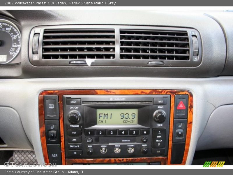Reflex Silver Metallic / Grey 2002 Volkswagen Passat GLX Sedan
