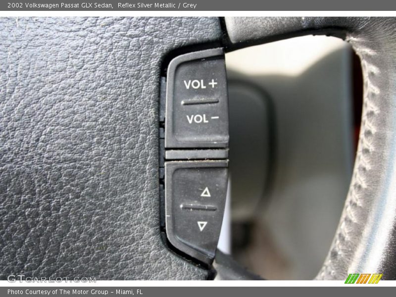 Reflex Silver Metallic / Grey 2002 Volkswagen Passat GLX Sedan