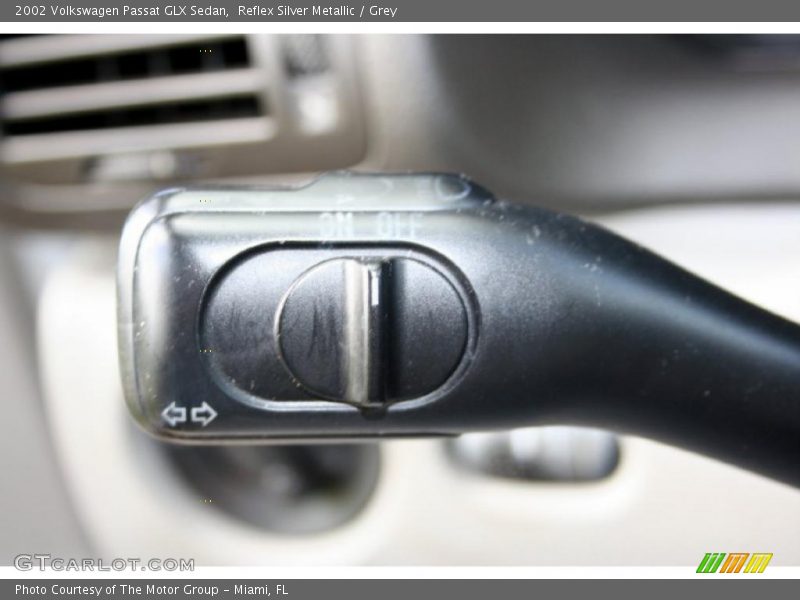 Reflex Silver Metallic / Grey 2002 Volkswagen Passat GLX Sedan