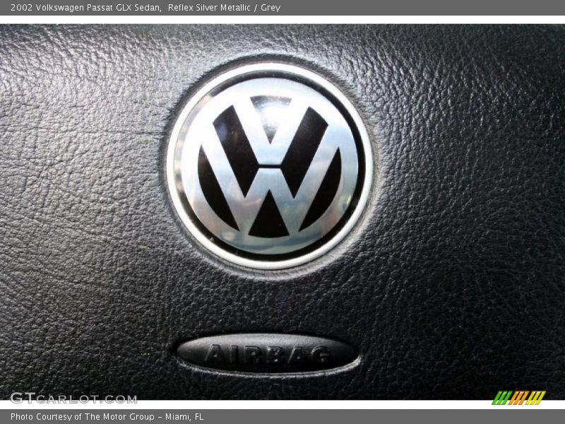 Reflex Silver Metallic / Grey 2002 Volkswagen Passat GLX Sedan