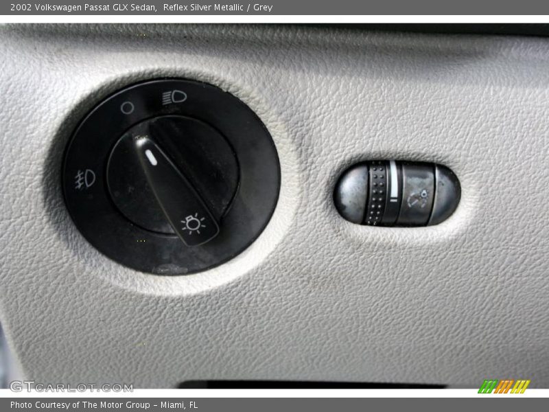 Reflex Silver Metallic / Grey 2002 Volkswagen Passat GLX Sedan