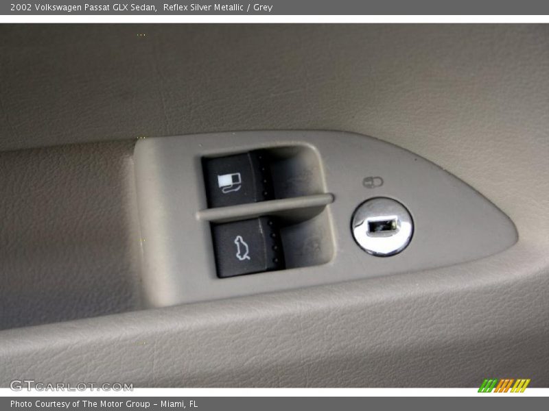 Reflex Silver Metallic / Grey 2002 Volkswagen Passat GLX Sedan