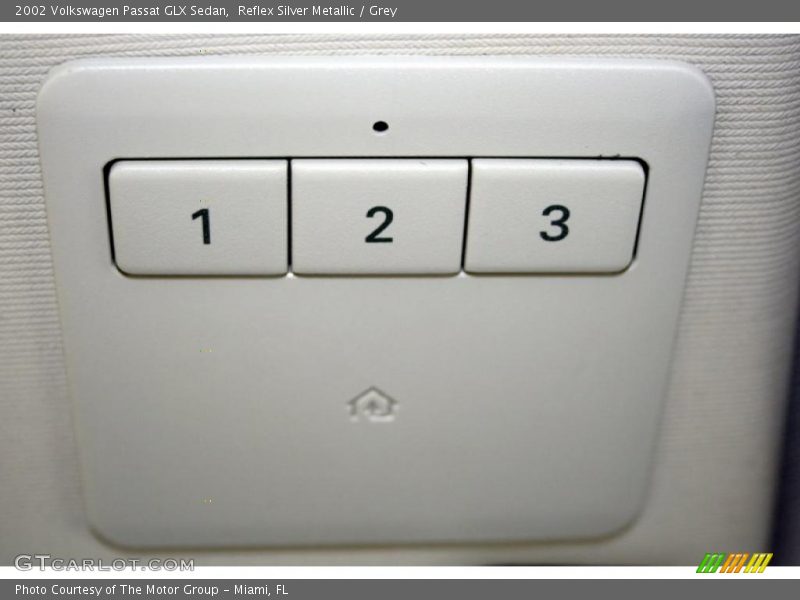 Reflex Silver Metallic / Grey 2002 Volkswagen Passat GLX Sedan