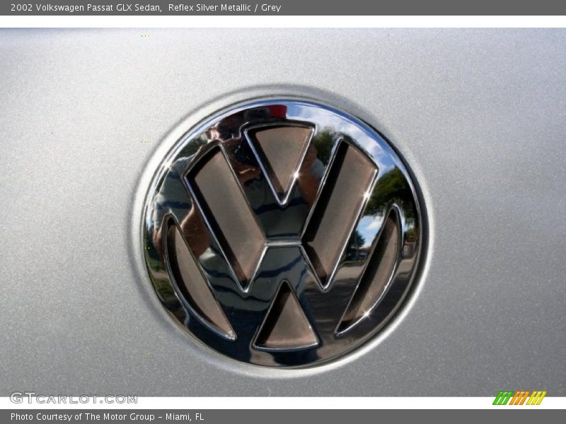 Reflex Silver Metallic / Grey 2002 Volkswagen Passat GLX Sedan