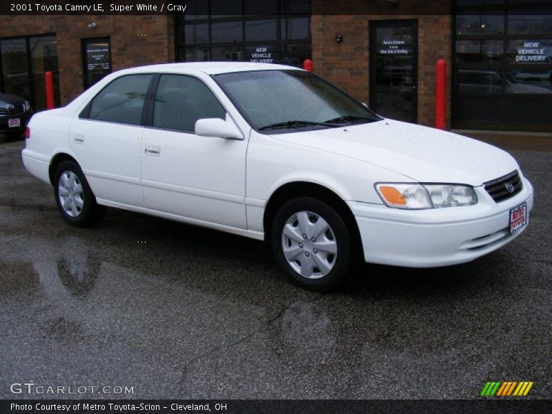 Super White / Gray 2001 Toyota Camry LE