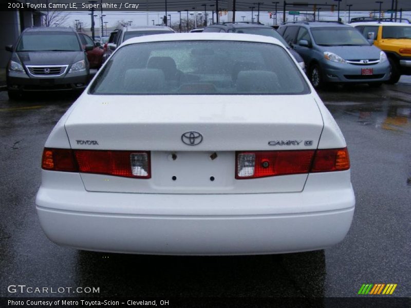 Super White / Gray 2001 Toyota Camry LE