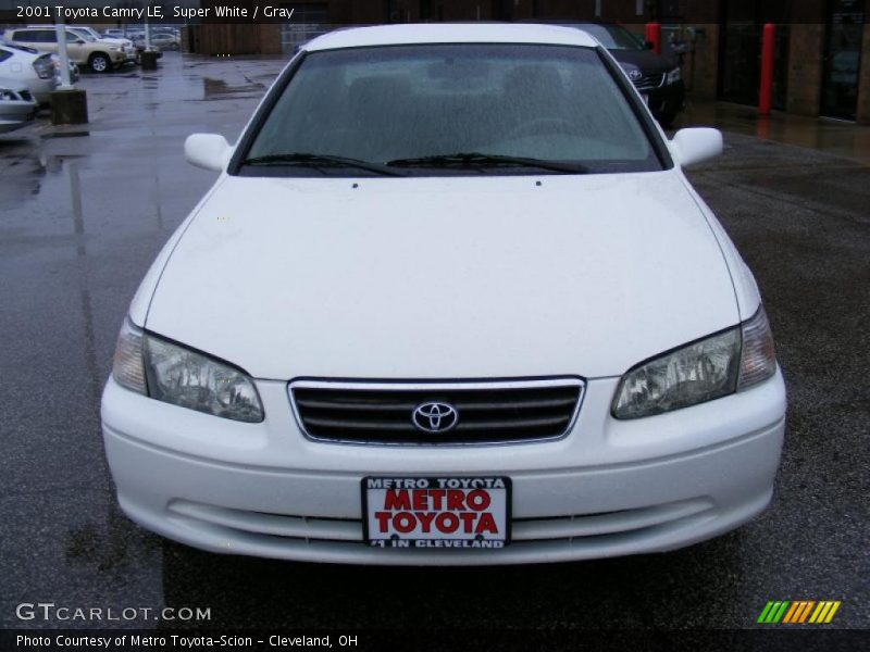 Super White / Gray 2001 Toyota Camry LE