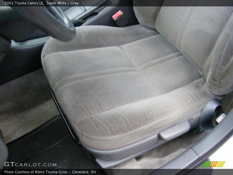 Super White / Gray 2001 Toyota Camry LE