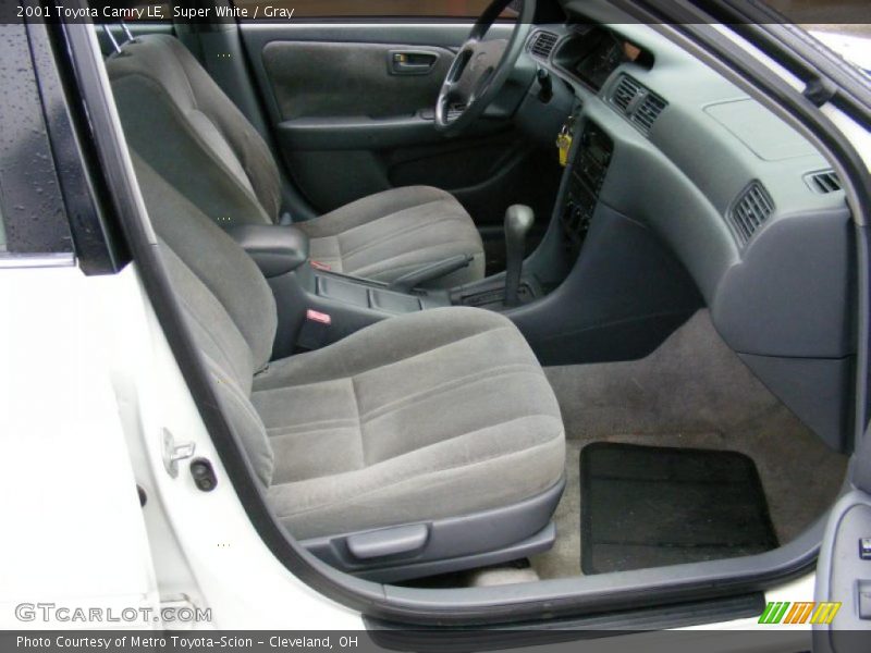 Super White / Gray 2001 Toyota Camry LE