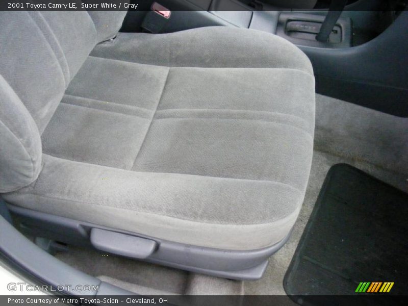 Super White / Gray 2001 Toyota Camry LE
