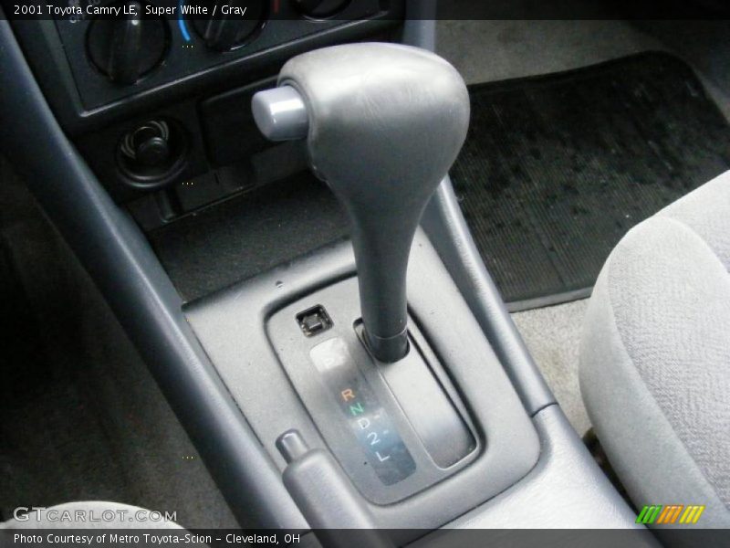 Super White / Gray 2001 Toyota Camry LE