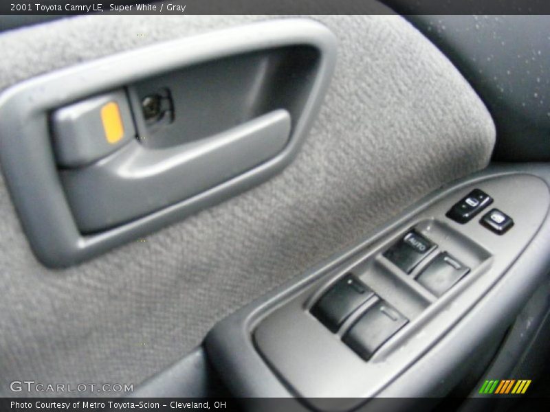 Super White / Gray 2001 Toyota Camry LE