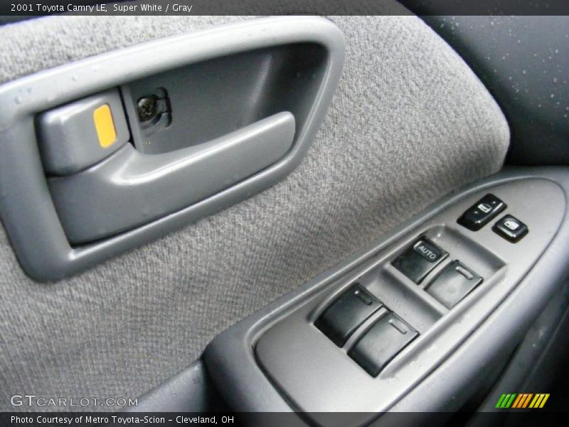 Super White / Gray 2001 Toyota Camry LE