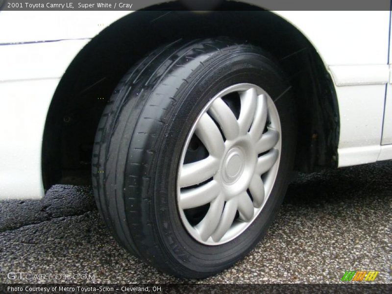 Super White / Gray 2001 Toyota Camry LE