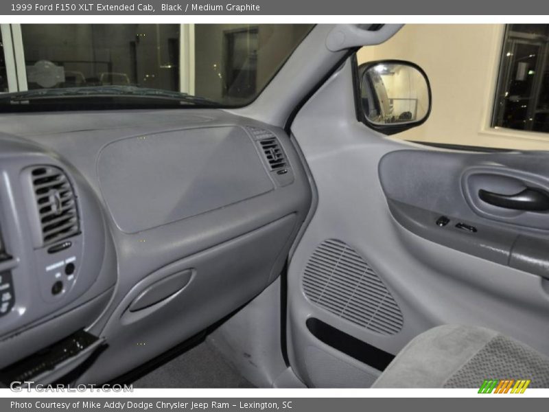 Black / Medium Graphite 1999 Ford F150 XLT Extended Cab