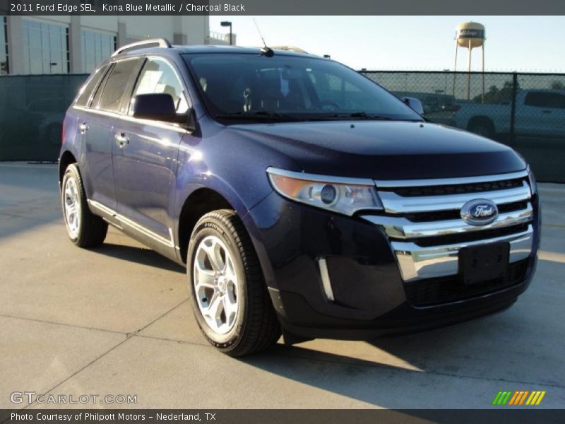 Front 3/4 View of 2011 Edge SEL
