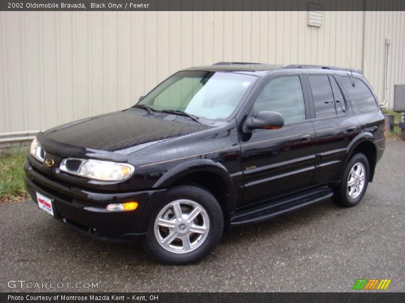 Front 3/4 View of 2002 Bravada 