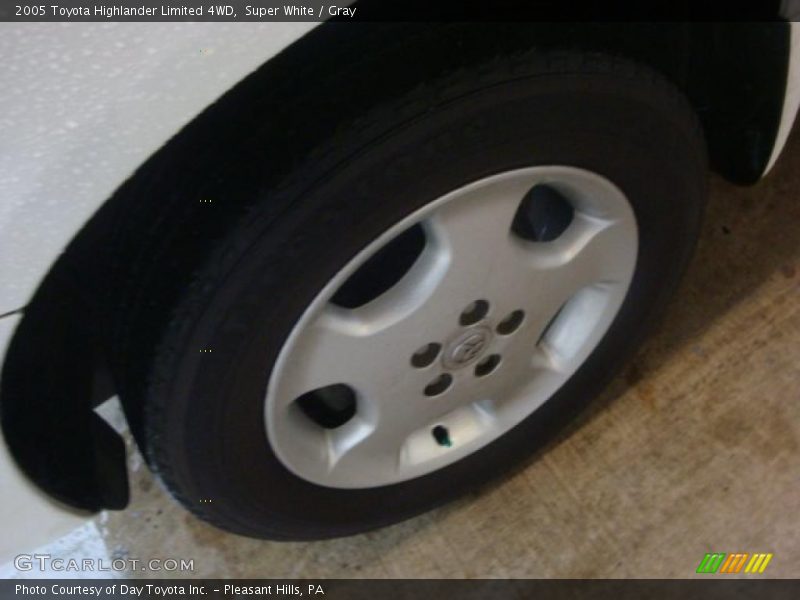 Super White / Gray 2005 Toyota Highlander Limited 4WD