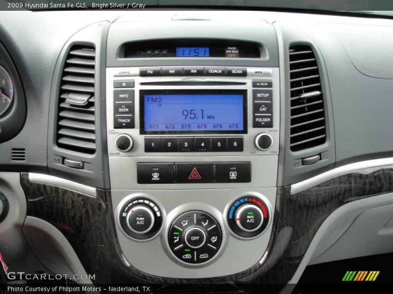 Bright Silver / Gray 2009 Hyundai Santa Fe GLS