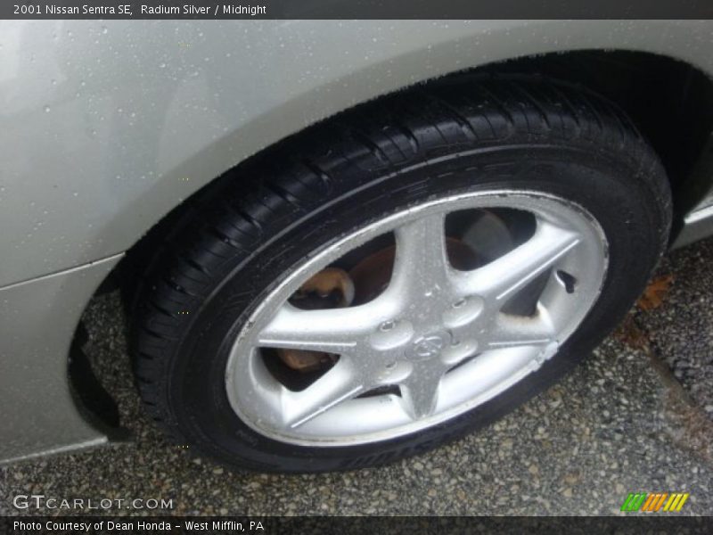 Radium Silver / Midnight 2001 Nissan Sentra SE