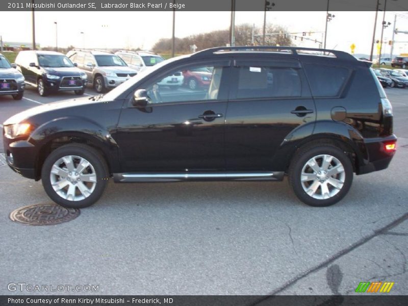 Labrador Black Pearl / Beige 2011 Mitsubishi Outlander SE