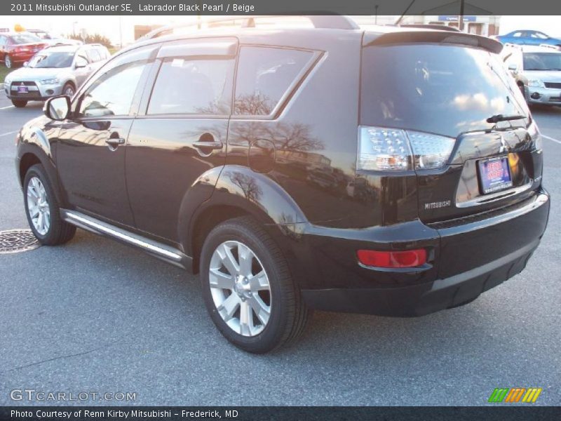 Labrador Black Pearl / Beige 2011 Mitsubishi Outlander SE