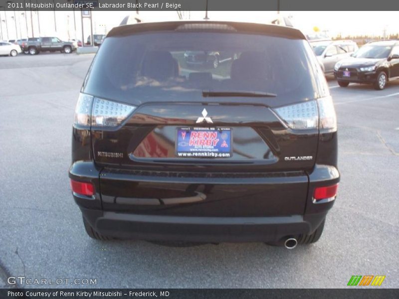 Labrador Black Pearl / Beige 2011 Mitsubishi Outlander SE