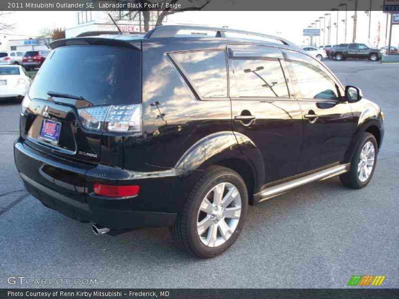 Labrador Black Pearl / Beige 2011 Mitsubishi Outlander SE