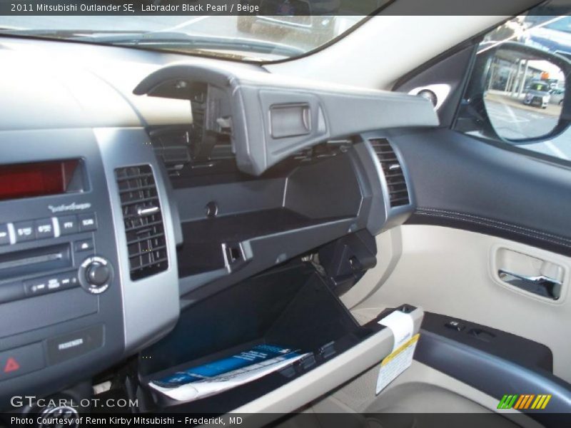 Labrador Black Pearl / Beige 2011 Mitsubishi Outlander SE