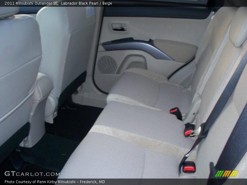 Labrador Black Pearl / Beige 2011 Mitsubishi Outlander SE