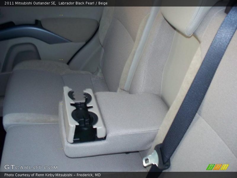 Labrador Black Pearl / Beige 2011 Mitsubishi Outlander SE