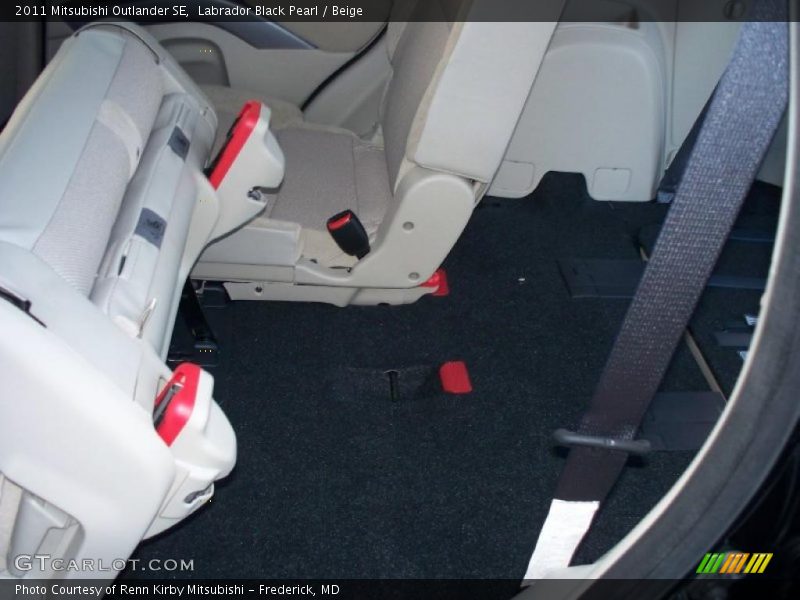 Labrador Black Pearl / Beige 2011 Mitsubishi Outlander SE