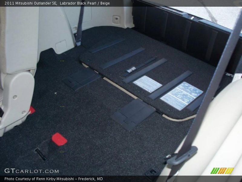 Labrador Black Pearl / Beige 2011 Mitsubishi Outlander SE