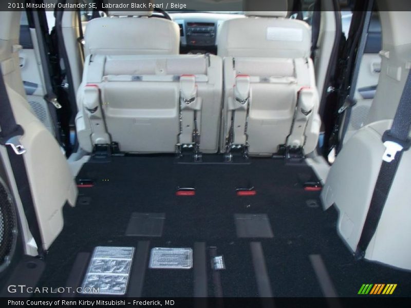  2011 Outlander SE Trunk