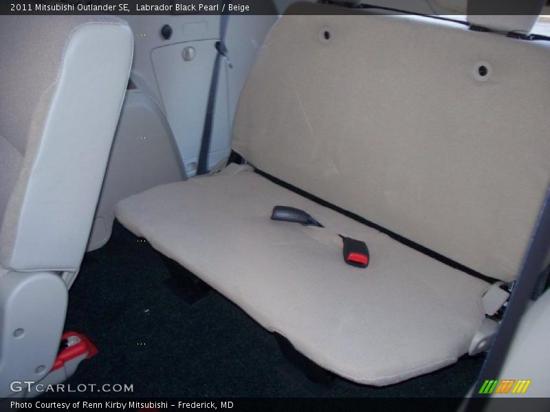 Labrador Black Pearl / Beige 2011 Mitsubishi Outlander SE