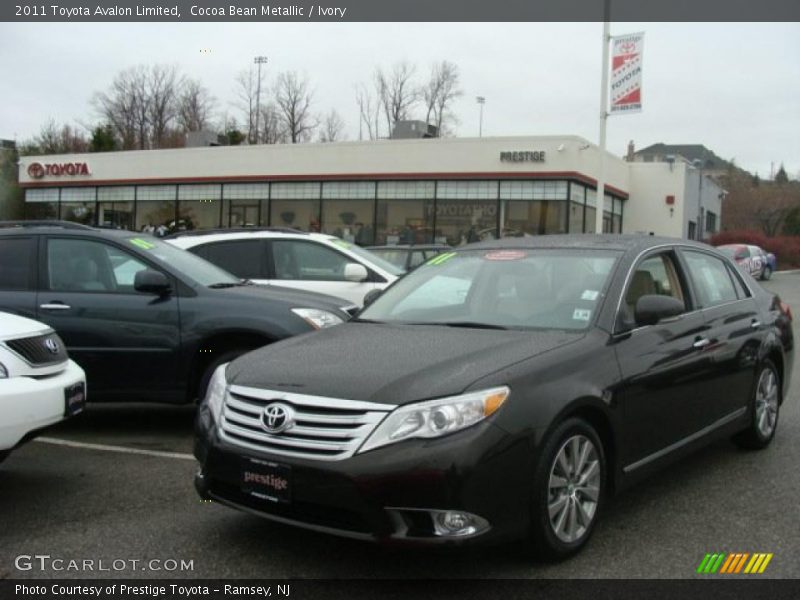 Front 3/4 View of 2011 Avalon Limited