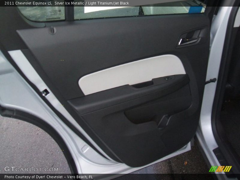 Silver Ice Metallic / Light Titanium/Jet Black 2011 Chevrolet Equinox LS