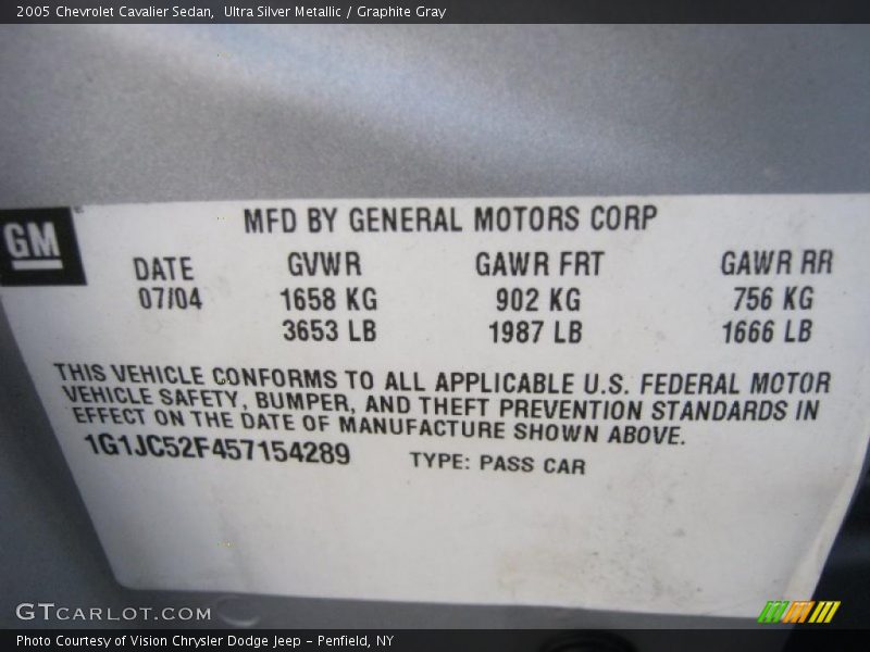 Ultra Silver Metallic / Graphite Gray 2005 Chevrolet Cavalier Sedan