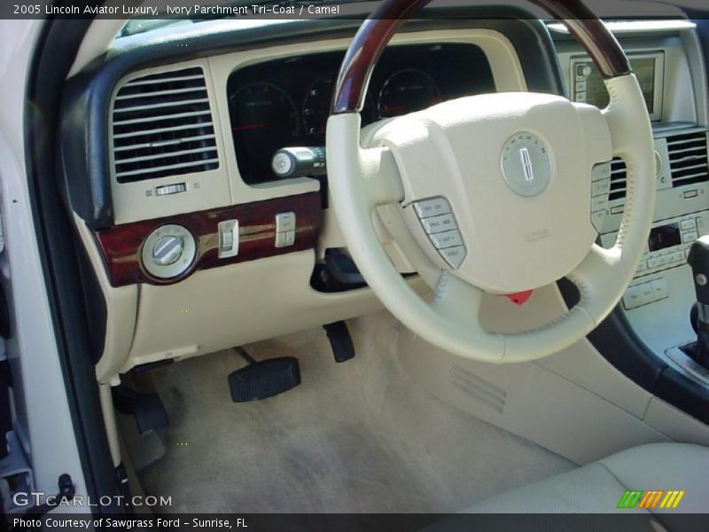 Ivory Parchment Tri-Coat / Camel 2005 Lincoln Aviator Luxury