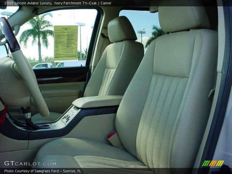 Ivory Parchment Tri-Coat / Camel 2005 Lincoln Aviator Luxury