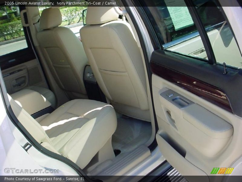 Ivory Parchment Tri-Coat / Camel 2005 Lincoln Aviator Luxury