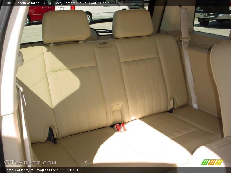 Ivory Parchment Tri-Coat / Camel 2005 Lincoln Aviator Luxury