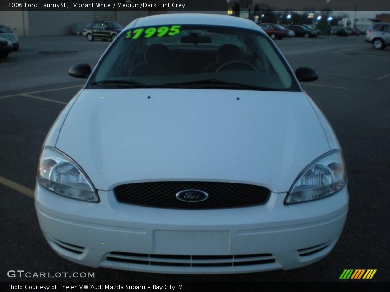 Vibrant White / Medium/Dark Flint Grey 2006 Ford Taurus SE