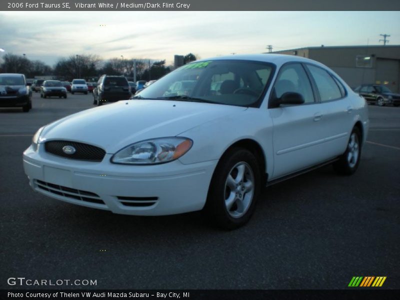 Vibrant White / Medium/Dark Flint Grey 2006 Ford Taurus SE