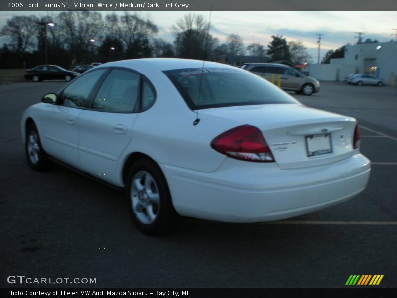 Vibrant White / Medium/Dark Flint Grey 2006 Ford Taurus SE