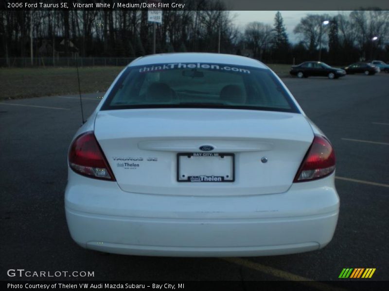 Vibrant White / Medium/Dark Flint Grey 2006 Ford Taurus SE