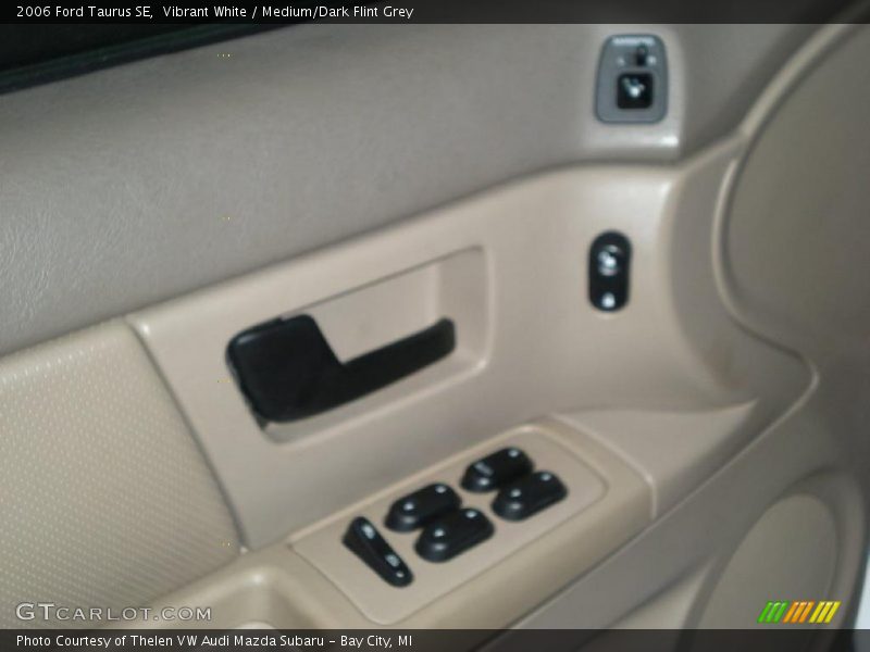 Vibrant White / Medium/Dark Flint Grey 2006 Ford Taurus SE