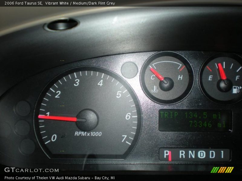 Vibrant White / Medium/Dark Flint Grey 2006 Ford Taurus SE