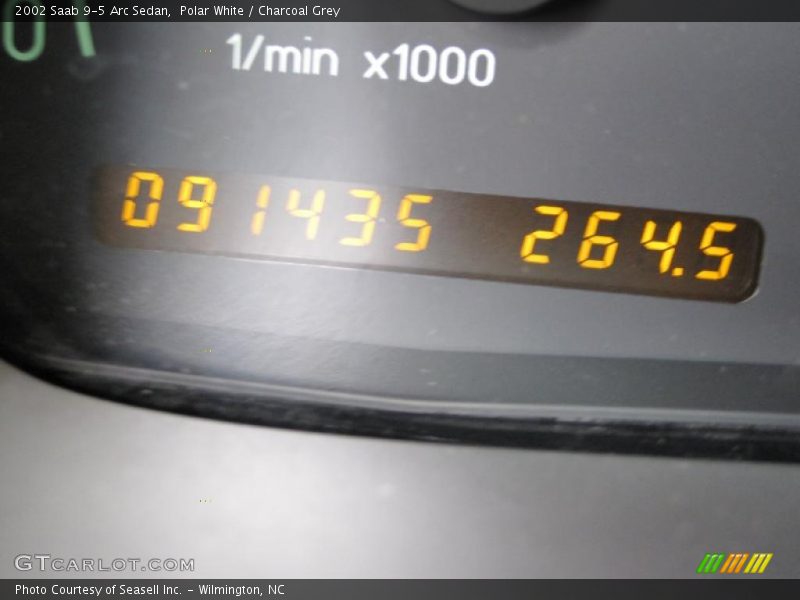 Polar White / Charcoal Grey 2002 Saab 9-5 Arc Sedan