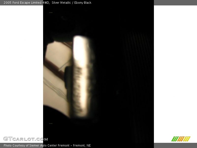 Silver Metallic / Ebony Black 2005 Ford Escape Limited 4WD